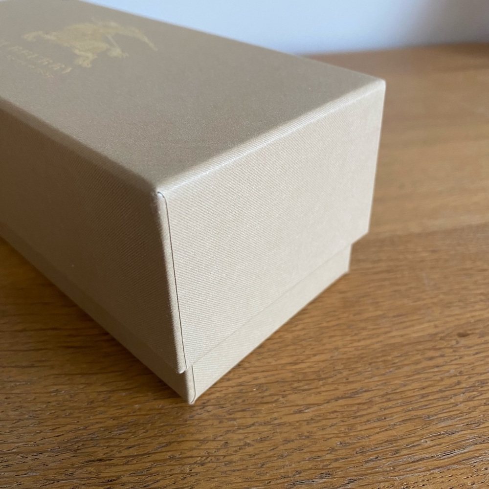 Burberry Box - Picture 2 of 7